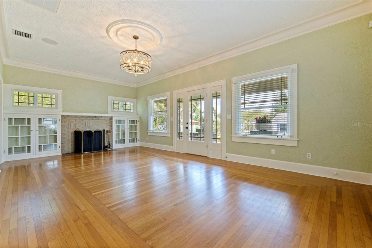 1260 10th Street N, Saint Petersburg, FL 33705 Photo