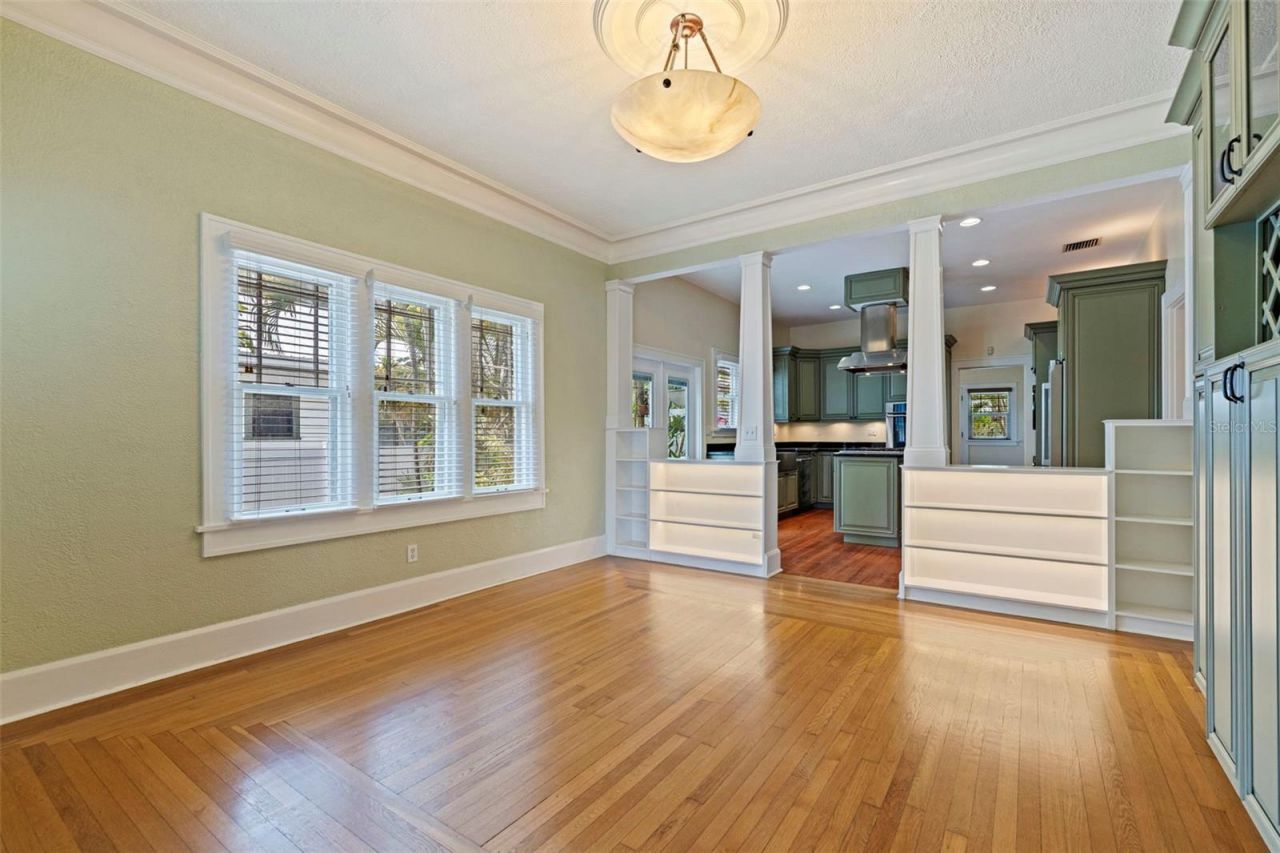 1260 10th Street N, Saint Petersburg, FL 33705 Photo