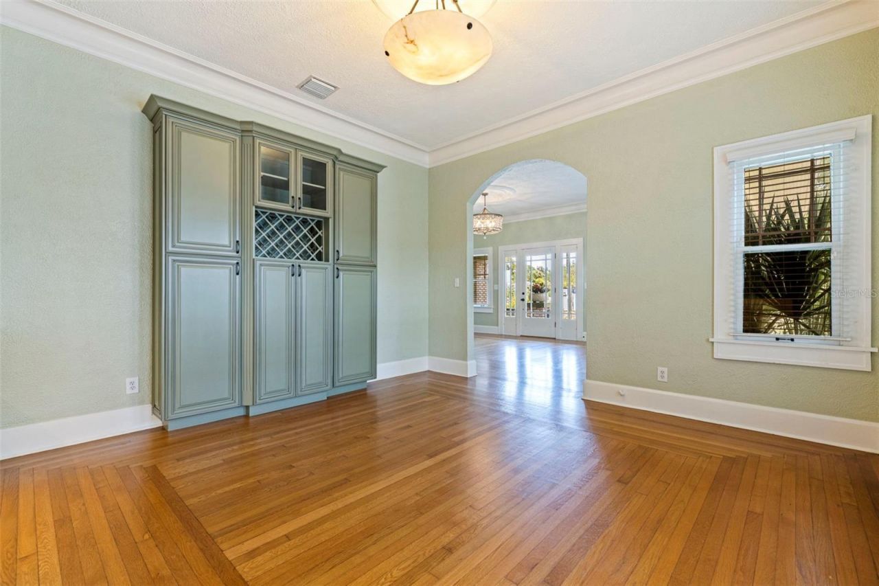 1260 10th Street N, Saint Petersburg, FL 33705 Photo
