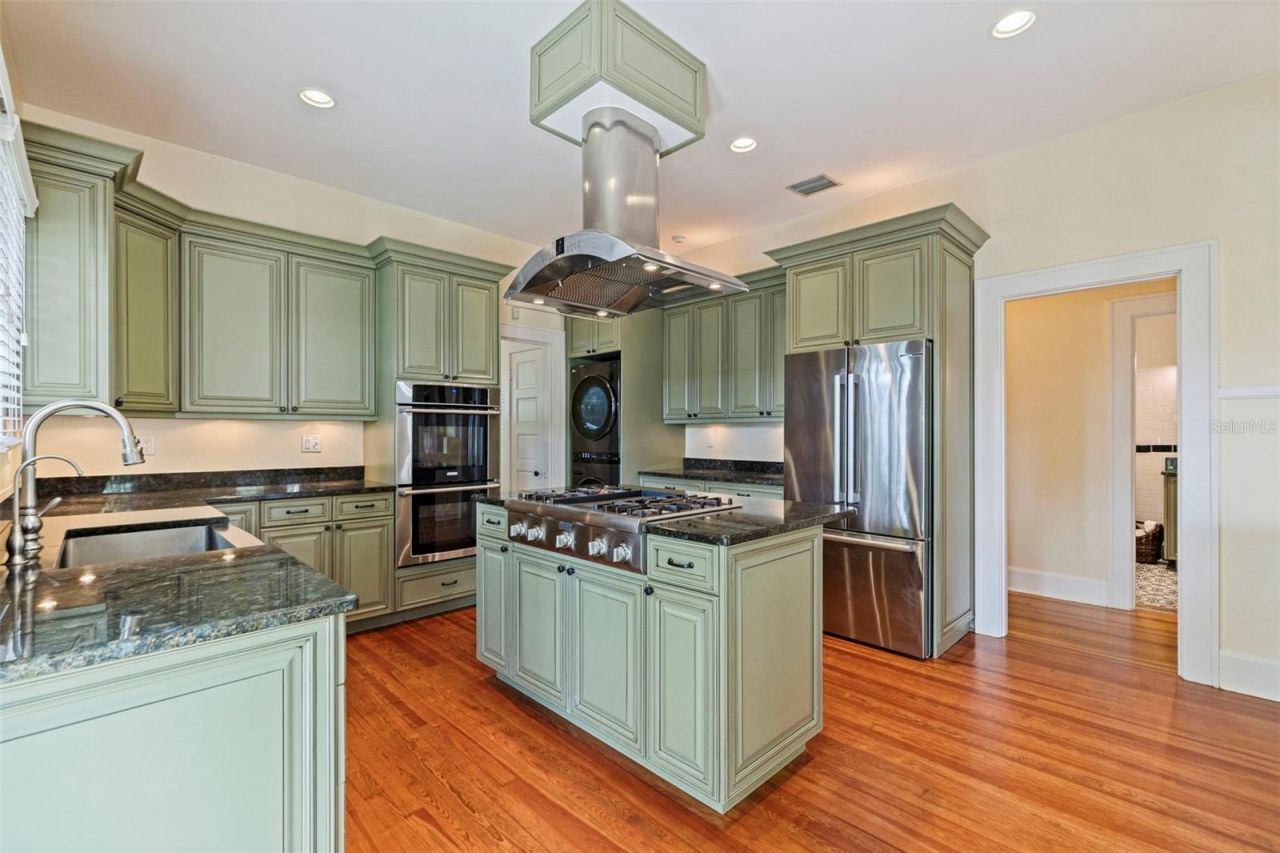 1260 10th Street N, Saint Petersburg, FL 33705 Photo