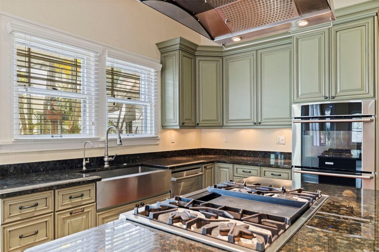 1260 10th Street N, Saint Petersburg, FL 33705 Photo