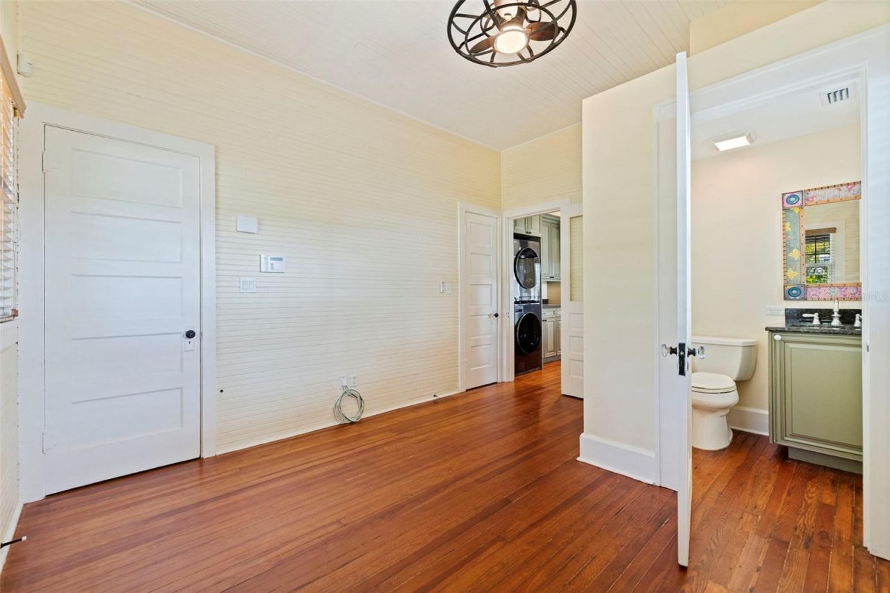 1260 10th Street N, Saint Petersburg, FL 33705 Photo