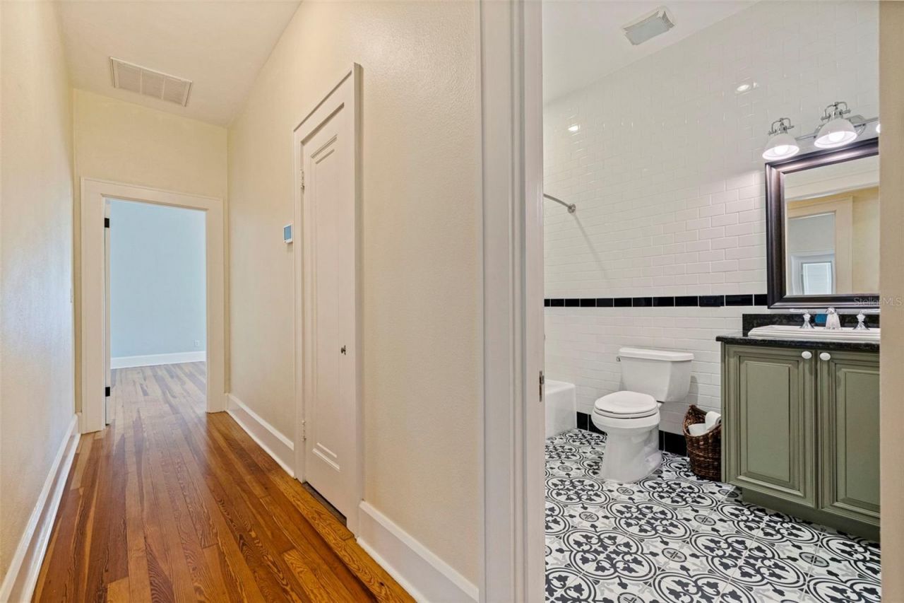 1260 10th Street N, Saint Petersburg, FL 33705 Photo
