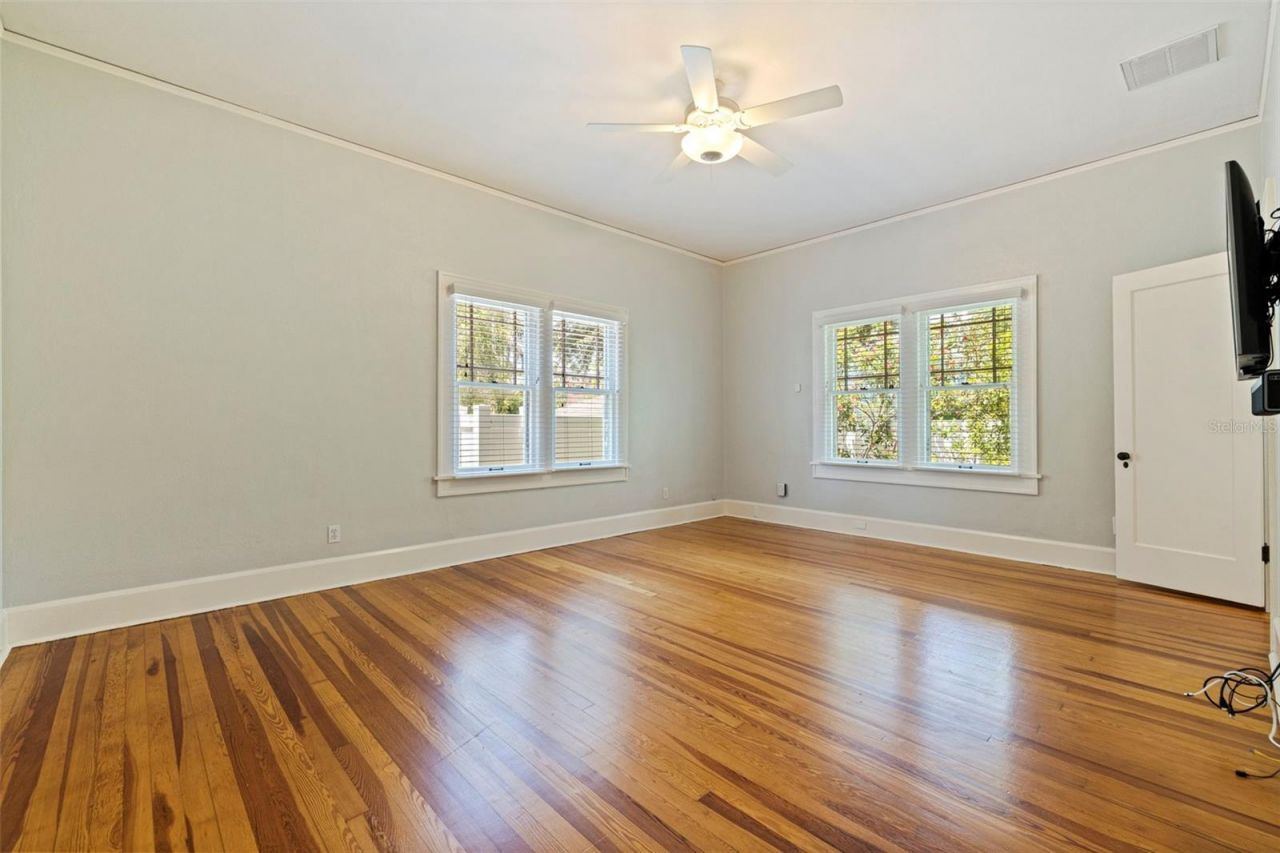 1260 10th Street N, Saint Petersburg, FL 33705 Photo