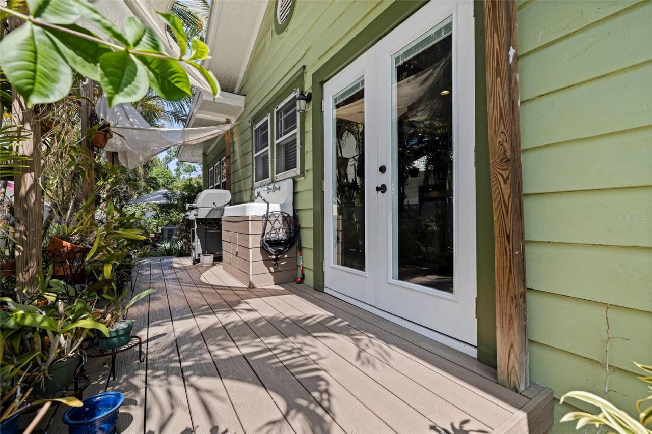 1260 10th Street N, Saint Petersburg, FL 33705 Photo
