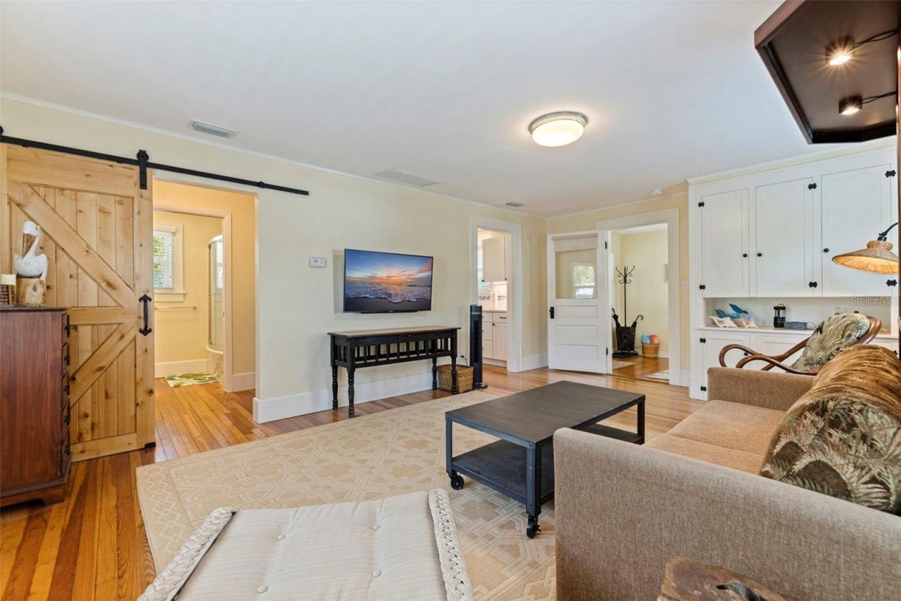 1260 10th Street N, Saint Petersburg, FL 33705 Photo