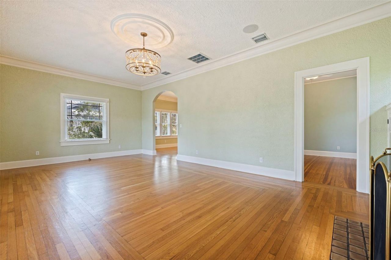 1260 10th Street N, Saint Petersburg, FL 33705 Photo