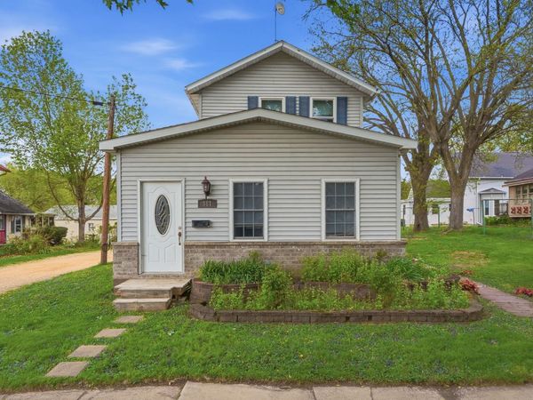 381 Sherwood Avenue, East Dubuque, IL 61025