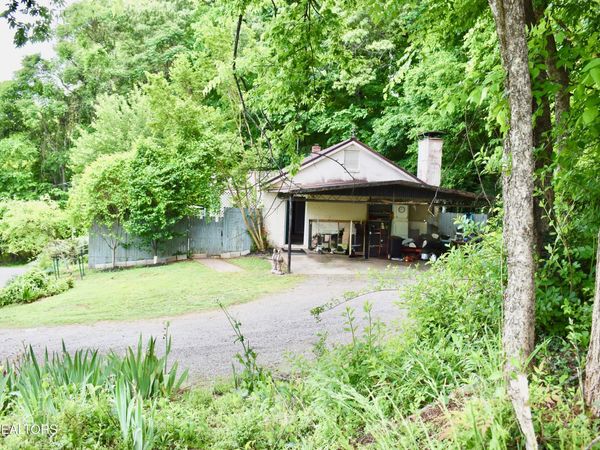 4111 Wrights Ferry Rd, Louisville, TN 37777