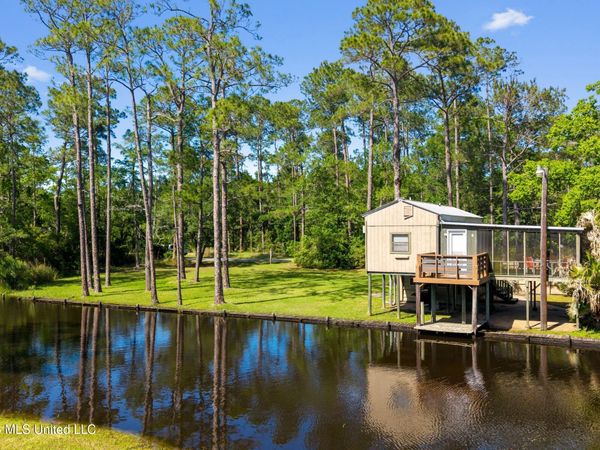 10091 River Drive, Bay Saint Louis, MS 39520