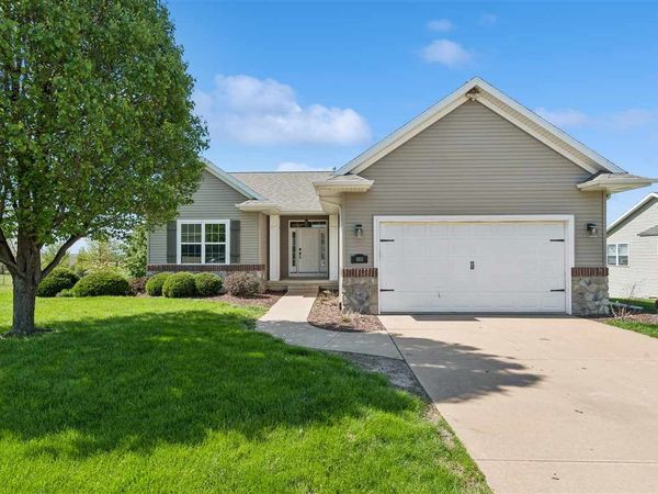 5012 SW Hay Field Court, Cedar Rapids, IA 52404