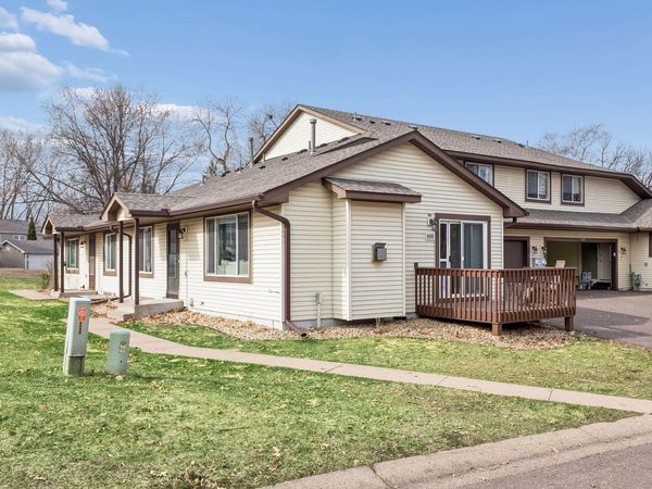 6690 Gretchen Court N, Oakdale, MN 55128