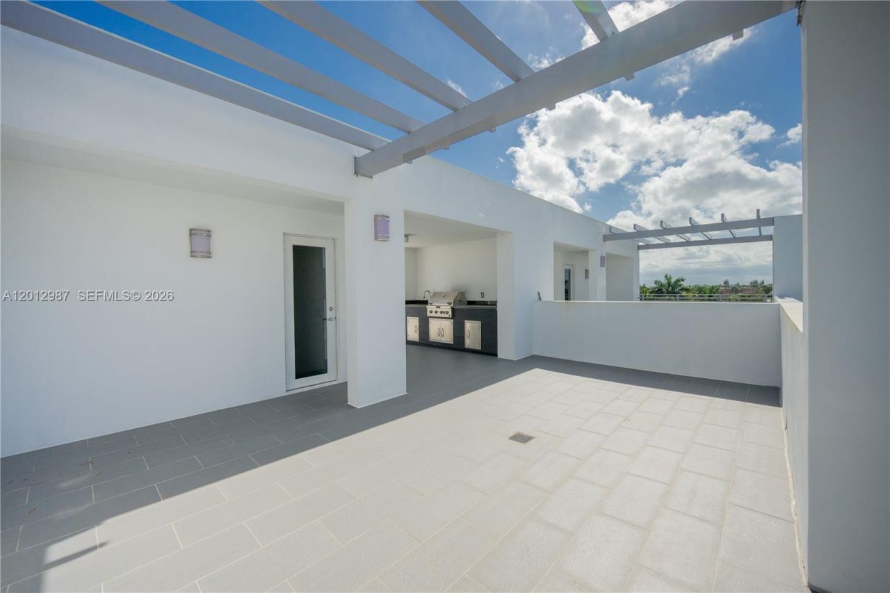 9165 NW 33rd St , Doral, FL 33172 Photo