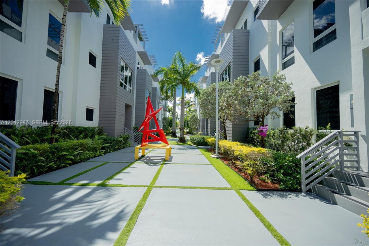9165 NW 33rd St , Doral, FL 33172 Photo