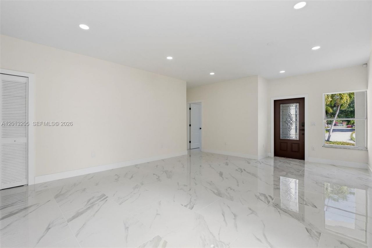 7978 NW 200th St , Hialeah, FL 33015 Photo