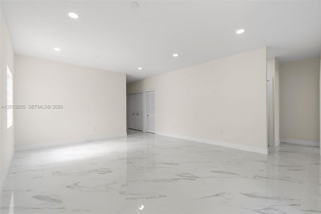 7978 NW 200th St , Hialeah, FL 33015 Photo