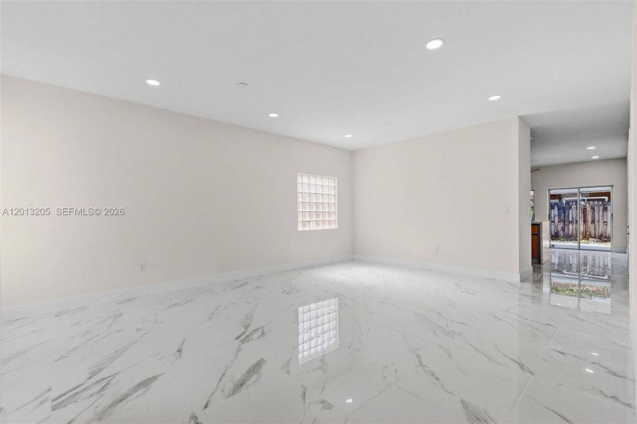 7978 NW 200th St , Hialeah, FL 33015 Photo