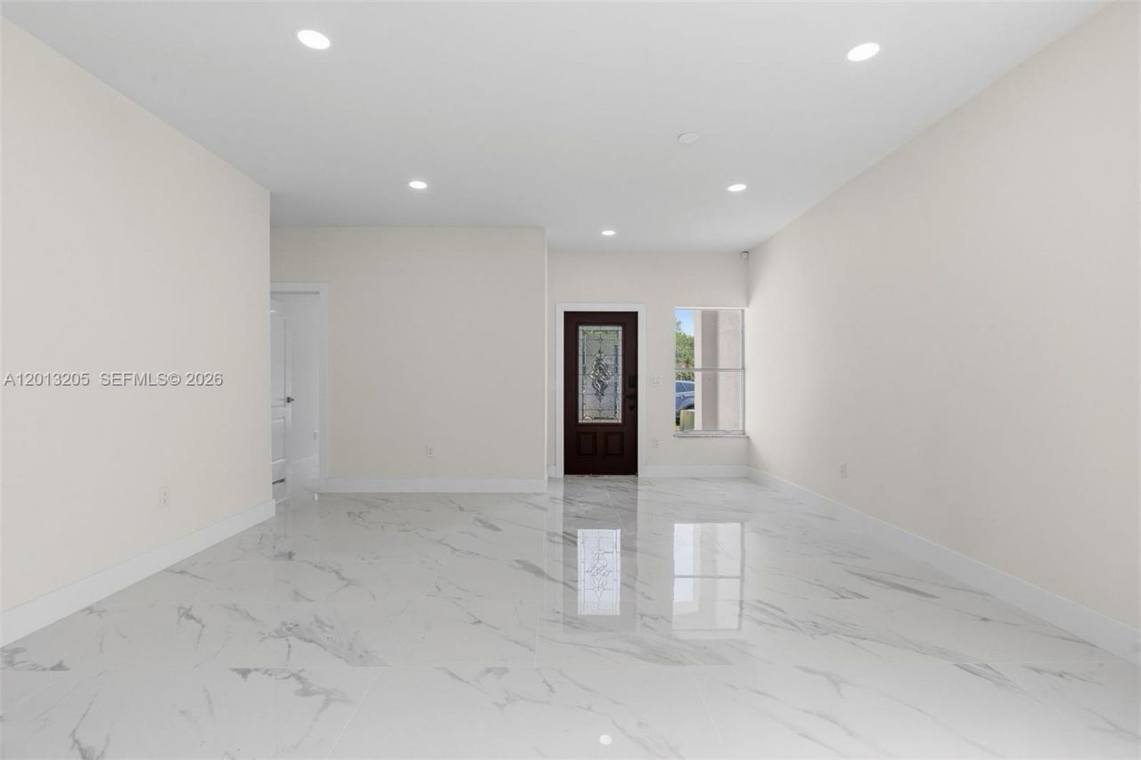 7978 NW 200th St , Hialeah, FL 33015 Photo