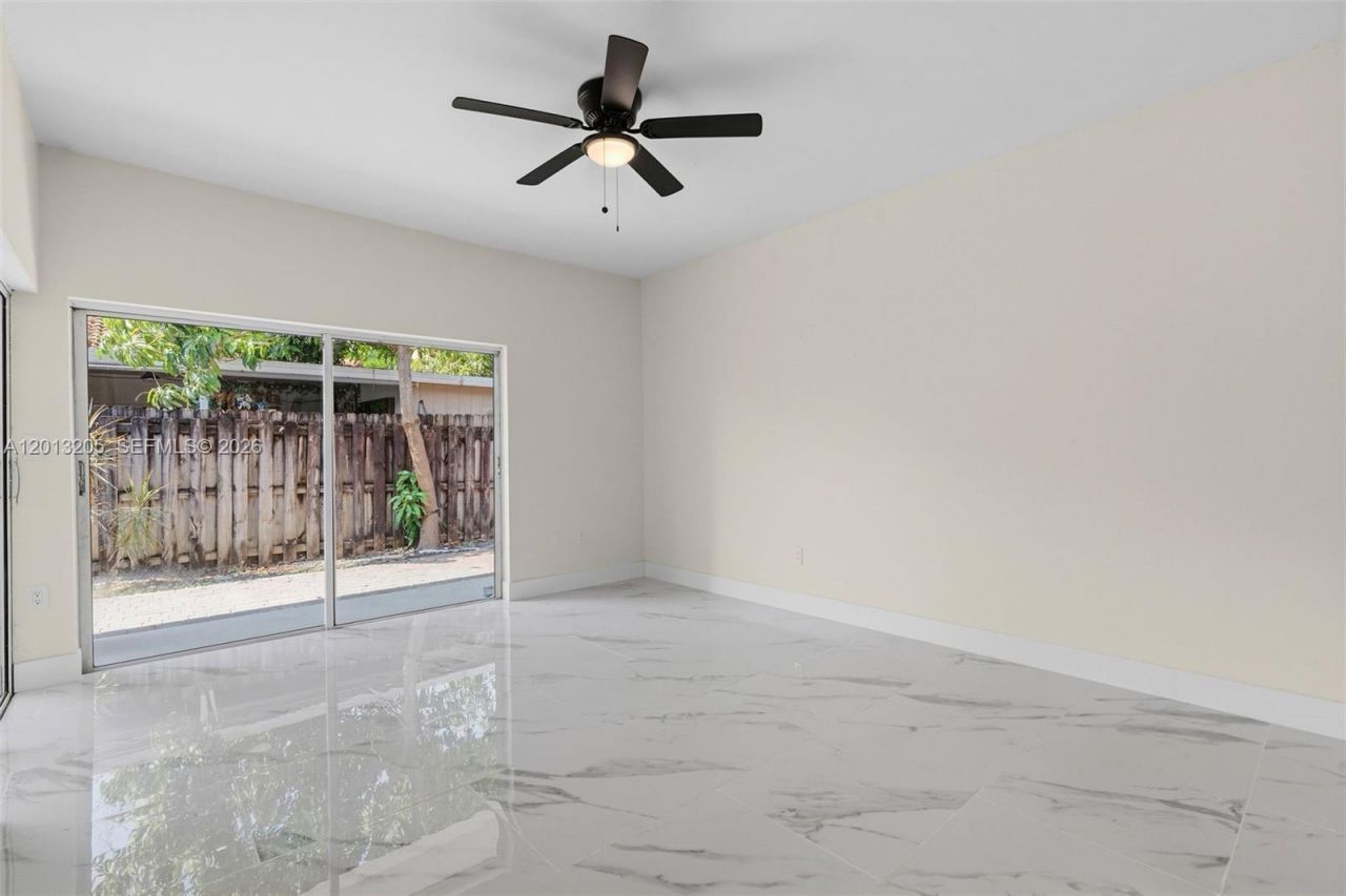 7978 NW 200th St , Hialeah, FL 33015 Photo