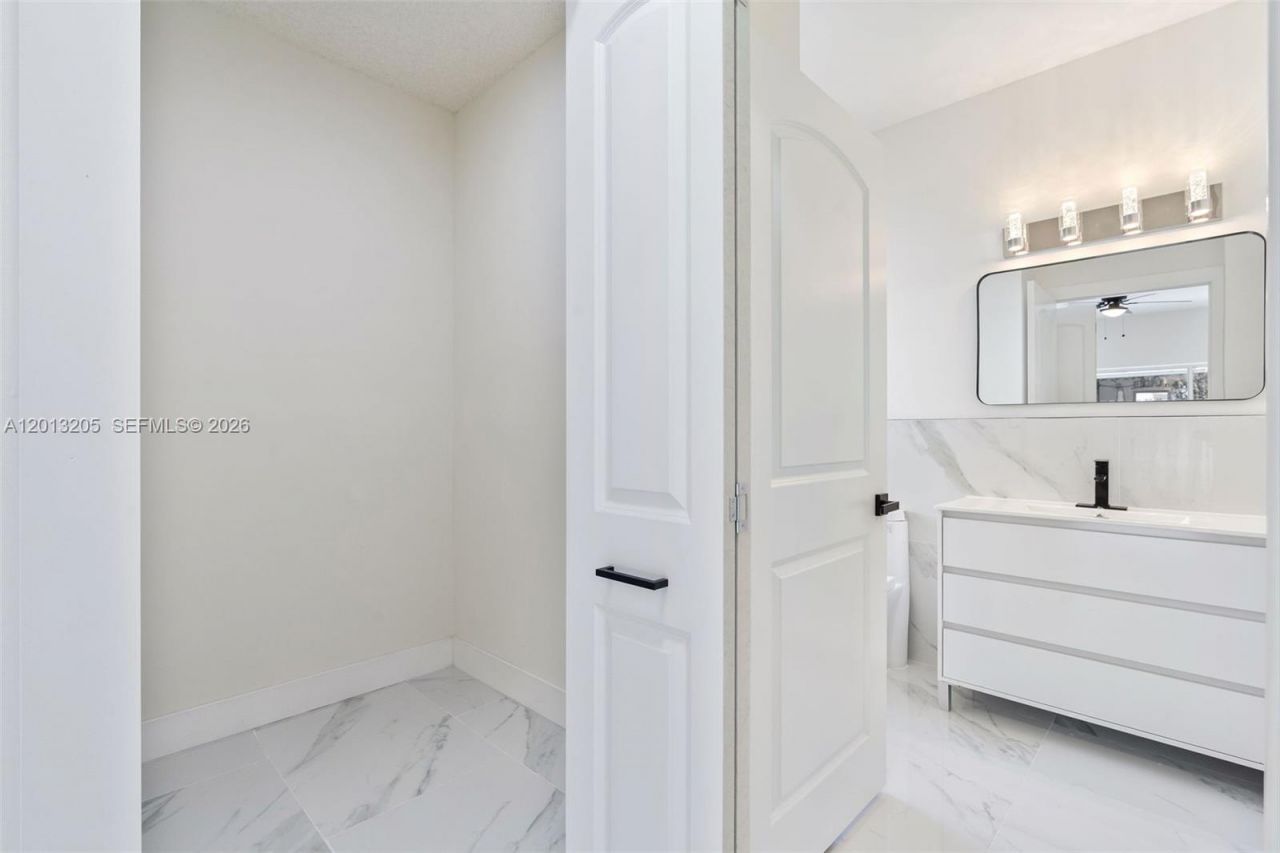 7978 NW 200th St , Hialeah, FL 33015 Photo