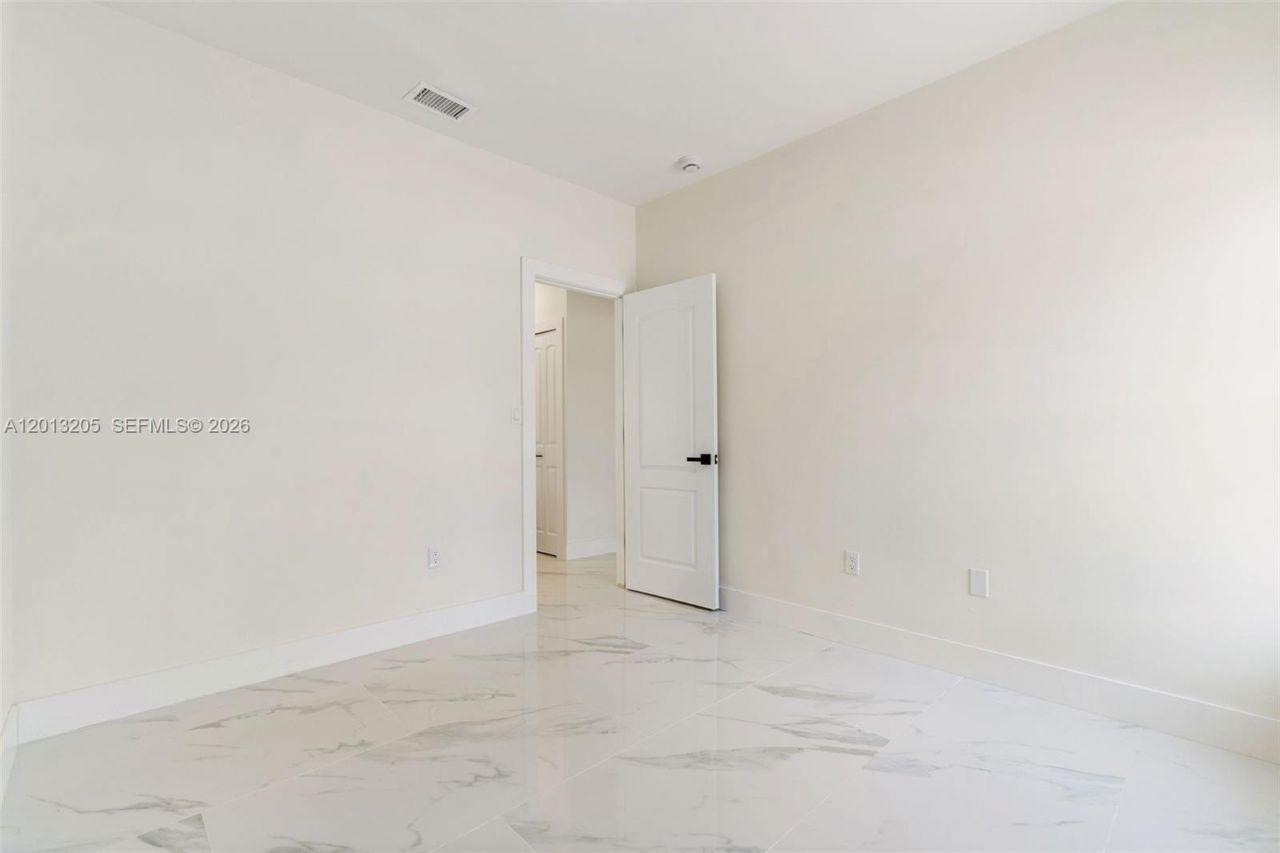 7978 NW 200th St , Hialeah, FL 33015 Photo