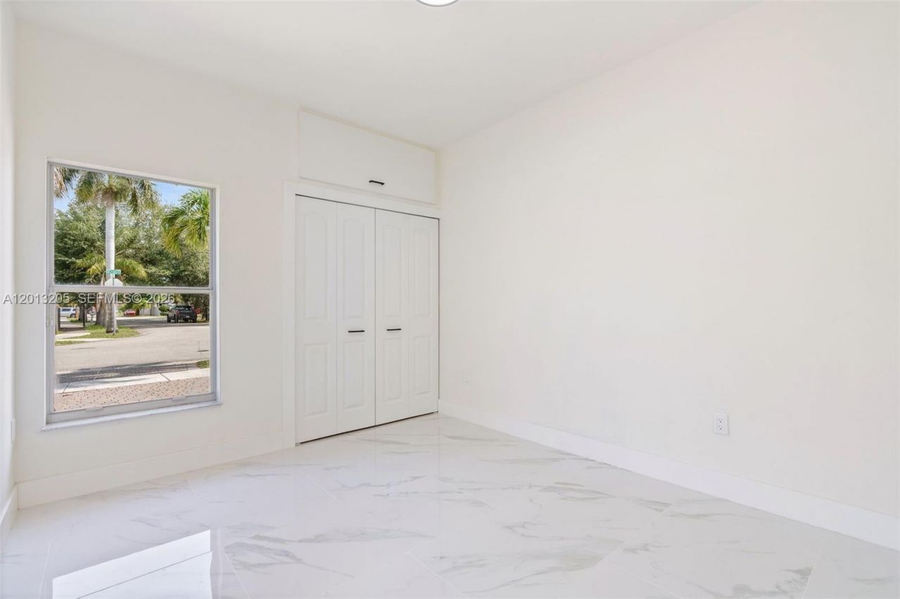 7978 NW 200th St , Hialeah, FL 33015 Photo