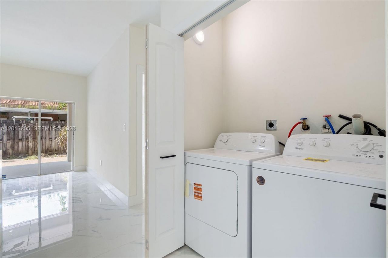 7978 NW 200th St , Hialeah, FL 33015 Photo