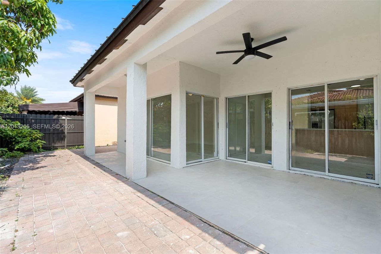 7978 NW 200th St , Hialeah, FL 33015 Photo
