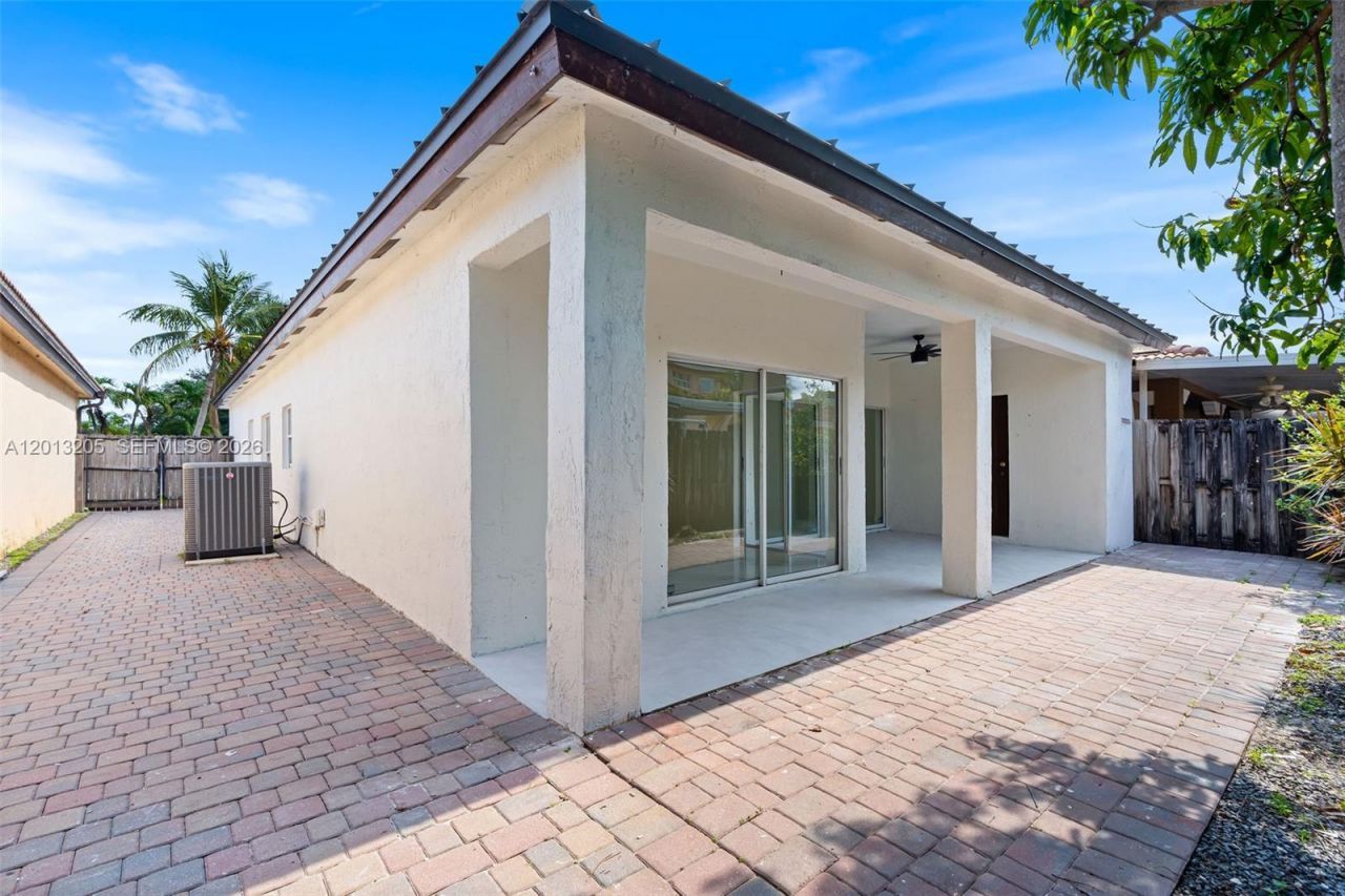 7978 NW 200th St , Hialeah, FL 33015 Photo