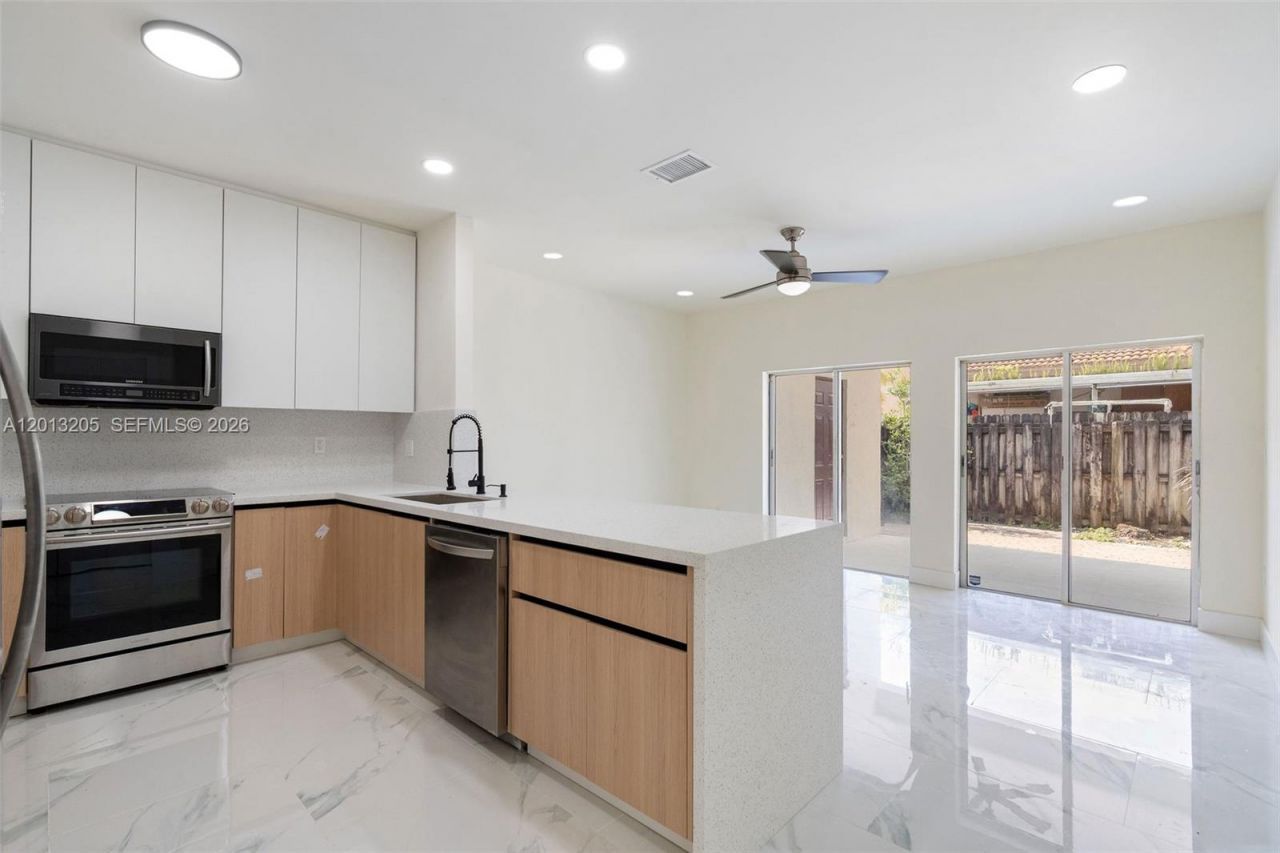 7978 NW 200th St , Hialeah, FL 33015 Photo