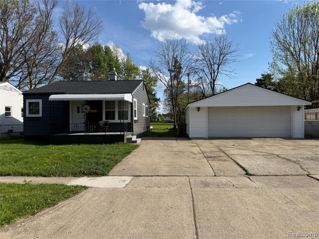 106 E Hopkins Avenue, Pontiac, MI 48340 Main Photo