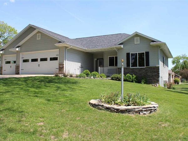 105 N East Street, Sigourney, IA 52591