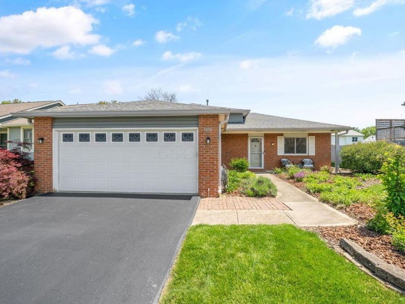 4858 Wallington Drive, Hilliard, OH 43026 Photo 2