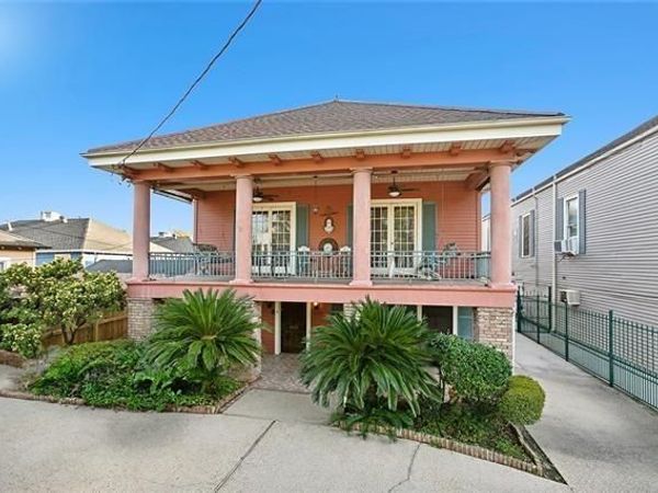 8127 BELFAST Street , New Orleans, LA 70118