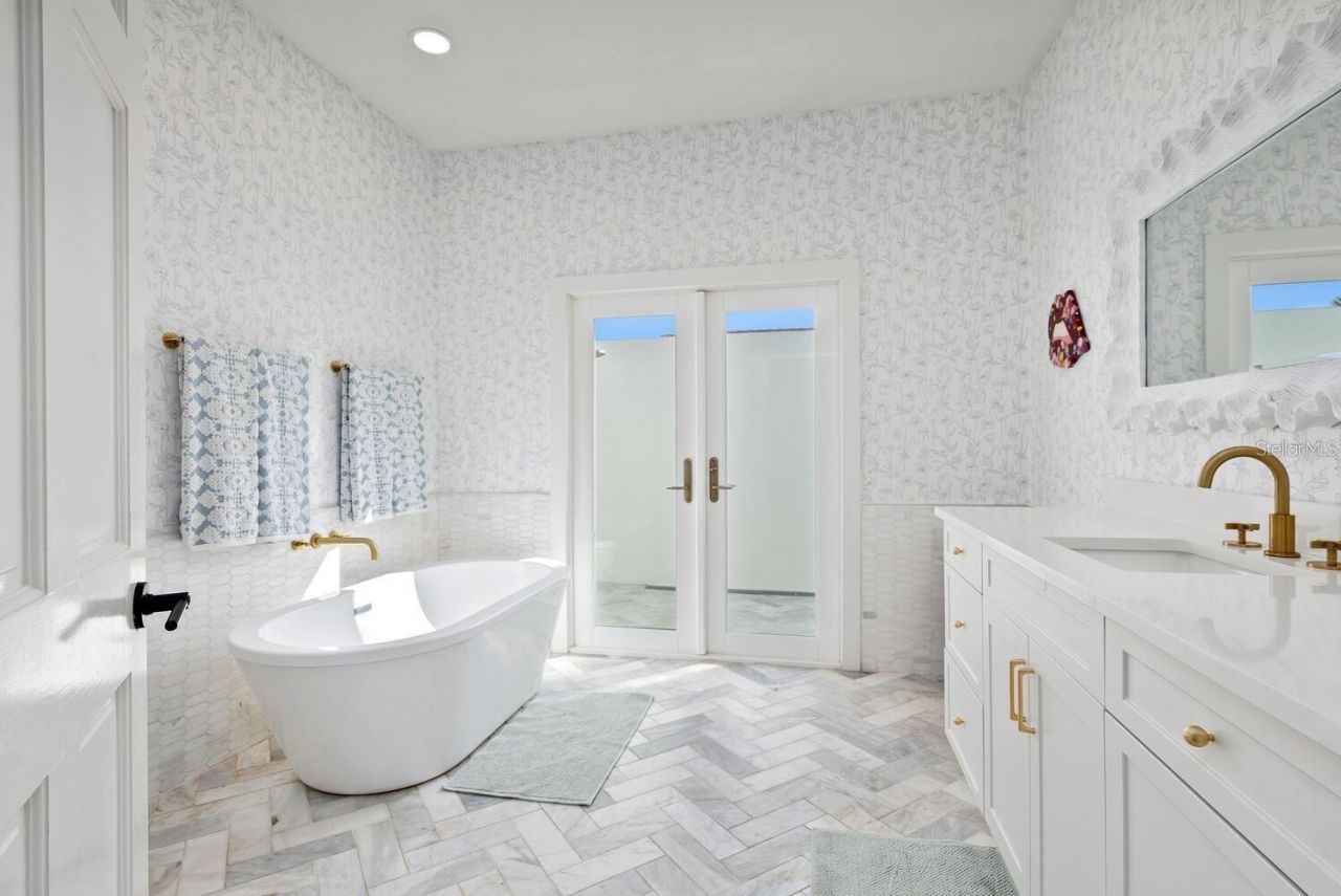 4104 Las Palmas Way, Sarasota, FL 34238 Photo