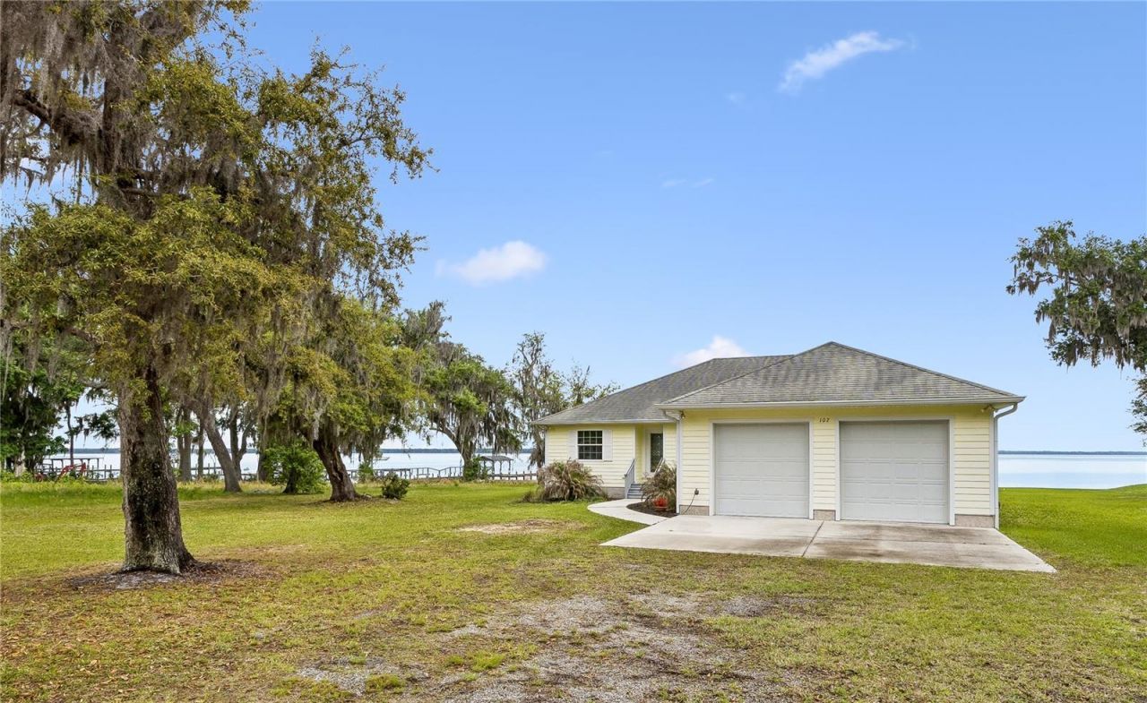 102 Sandra Lane , Crescent City, FL 32112 Photo
