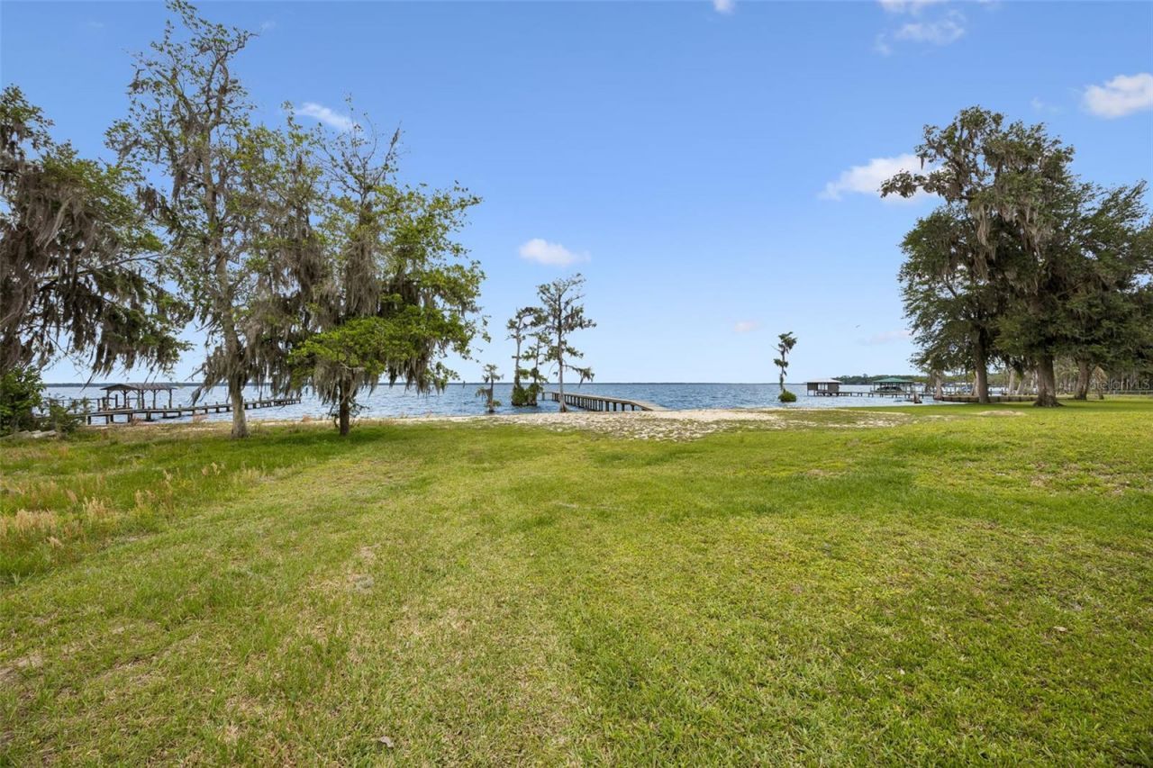 102 Sandra Lane, Crescent City, FL 32112 Photo