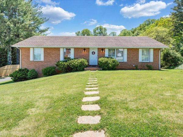 4434 Rosecrest RD , Roanoke, VA 24018