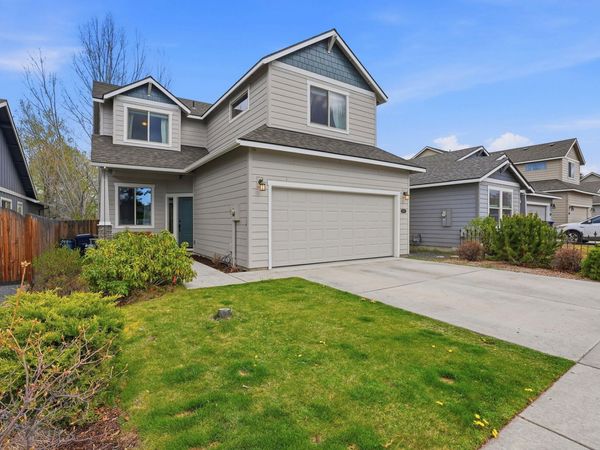 3046 NE Red Oak Drive, Bend, OR 97701