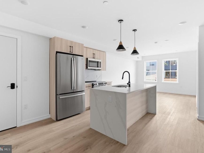 208 Vine Street, Unit 2A, Philadelphia, PA 19106 Main Photo