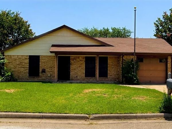 501 Post Oak Lane, Burleson, TX 76028