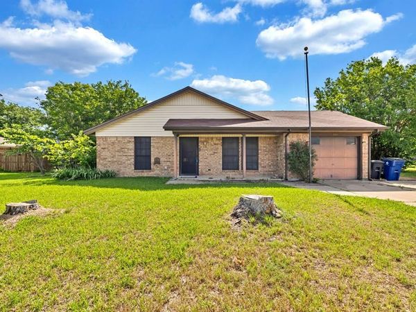 501 Post Oak Lane, Burleson, TX 76028