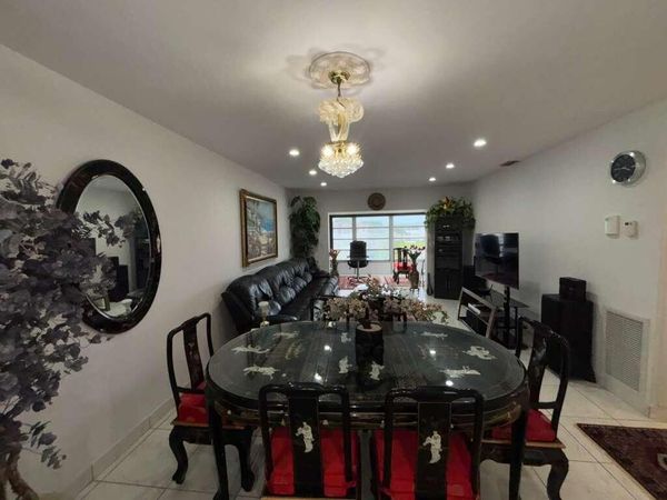 4706 NW 36th Street, Unit 605, Lauderdale Lakes, FL 33319