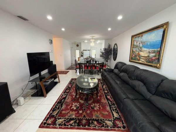 4706 NW 36th Street, Unit 605, Lauderdale Lakes, FL 33319