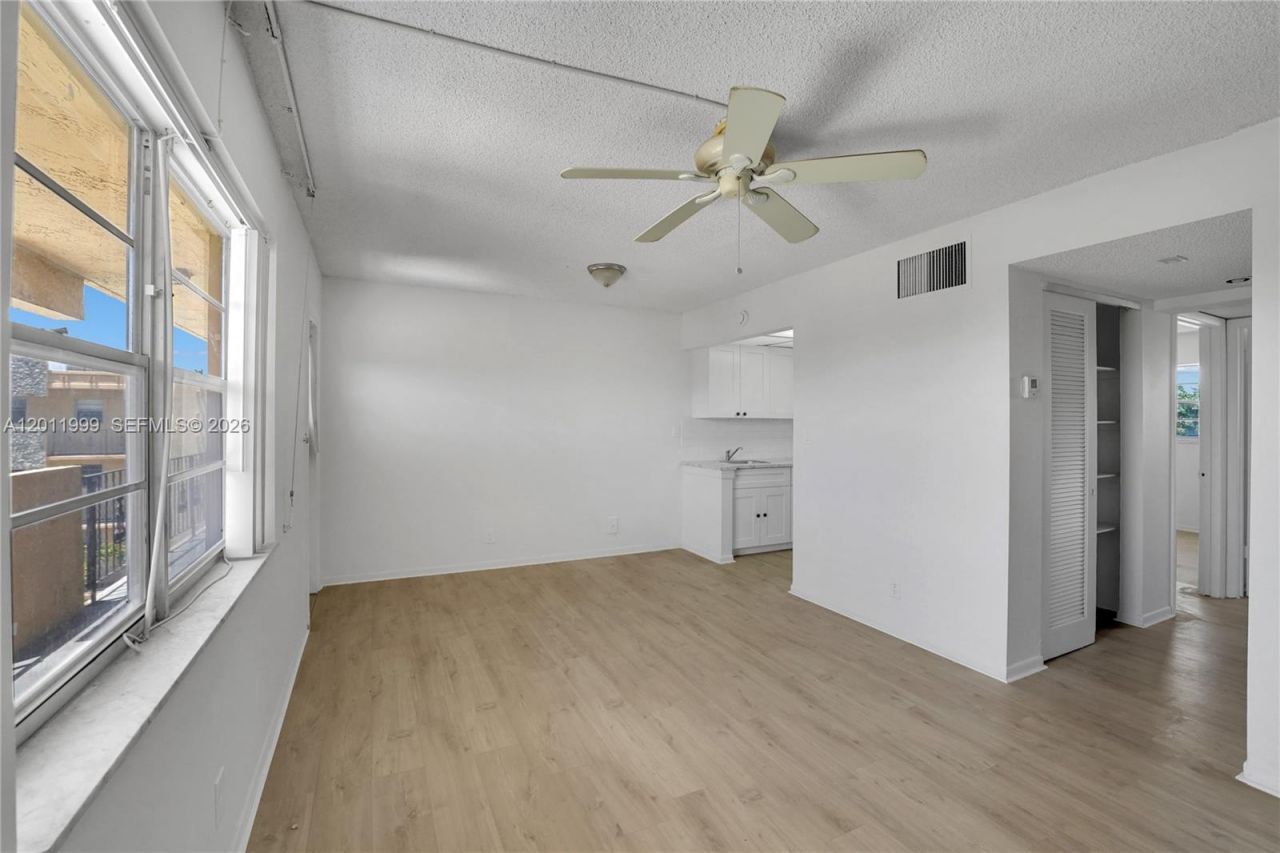 2145 Pierce Street , Unit 418, Hollywood, FL 33020 Photo