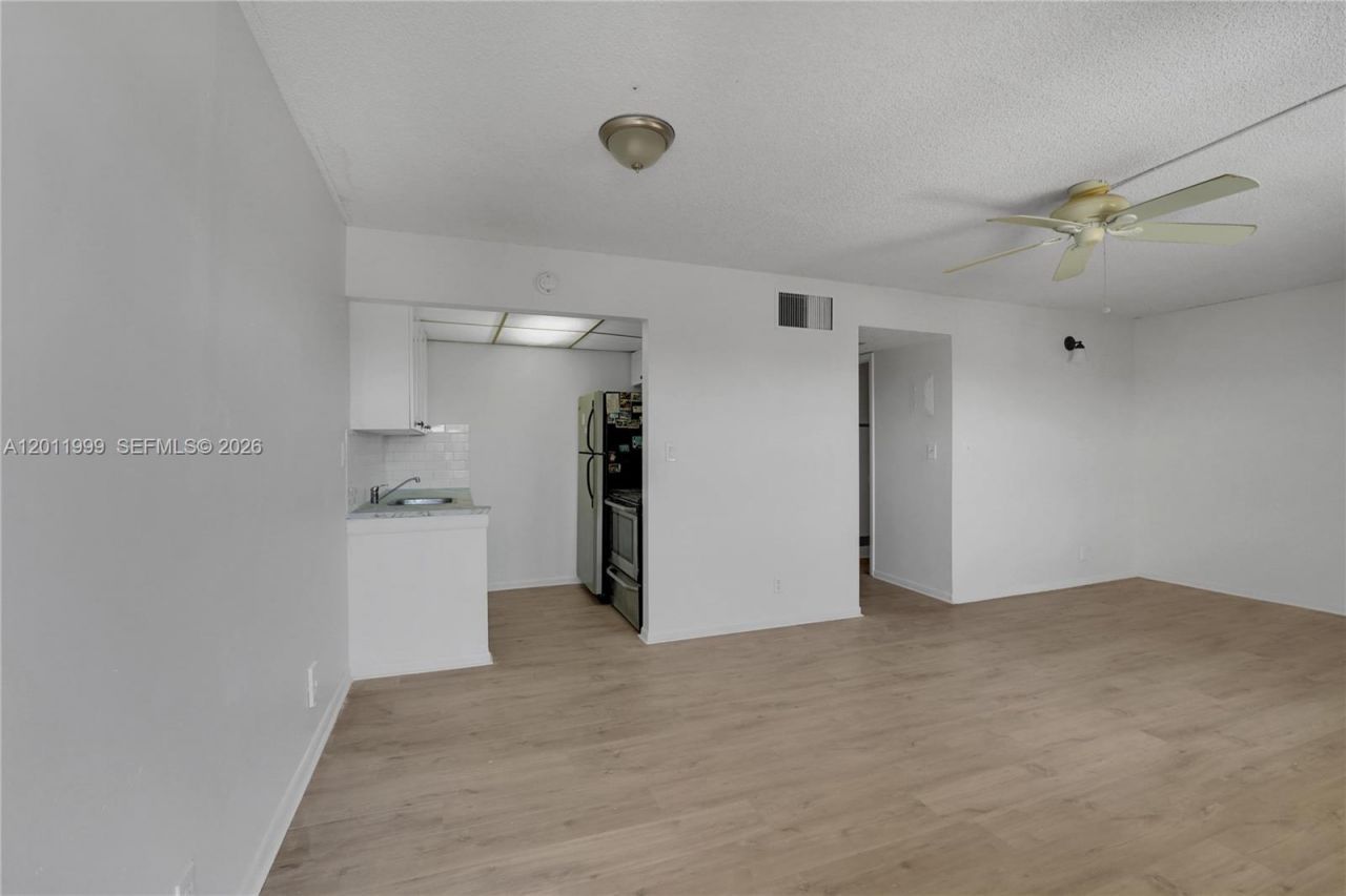 2145 Pierce Street , Unit 418, Hollywood, FL 33020 Photo