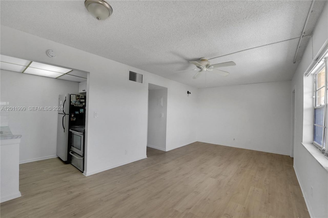 2145 Pierce Street , Unit 418, Hollywood, FL 33020 Photo
