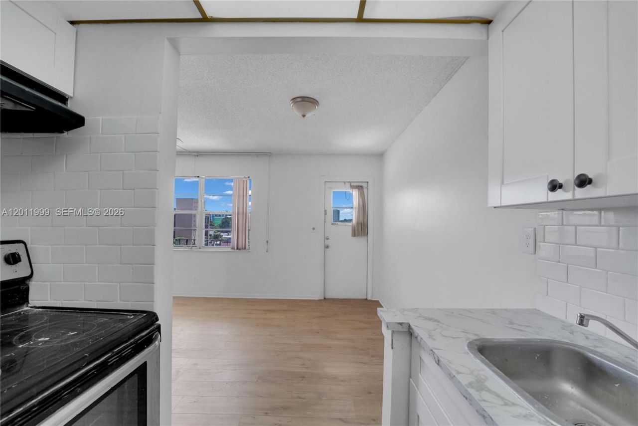 2145 Pierce Street , Unit 418, Hollywood, FL 33020 Photo