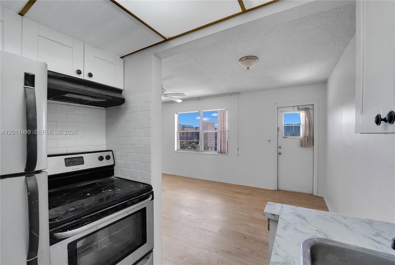 2145 Pierce Street , Unit 418, Hollywood, FL 33020 Photo