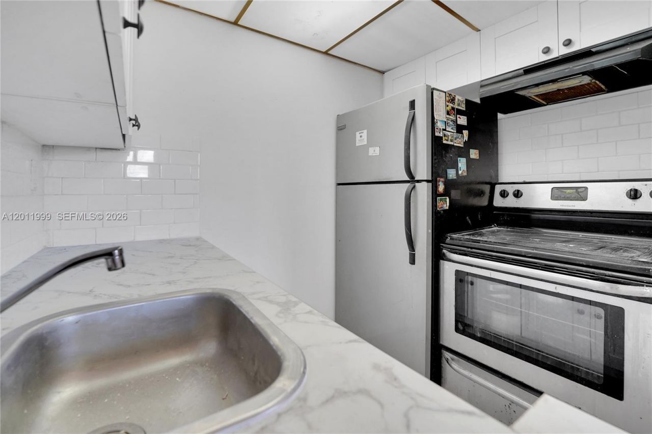 2145 Pierce Street , Unit 418, Hollywood, FL 33020 Photo